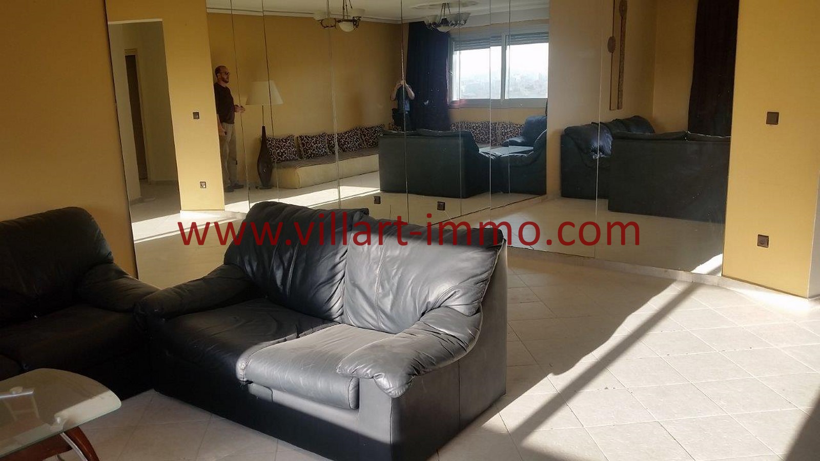 2-location-appartement-meubles-tanger-iberia-salon-2-l1012-villart-immo-maroc