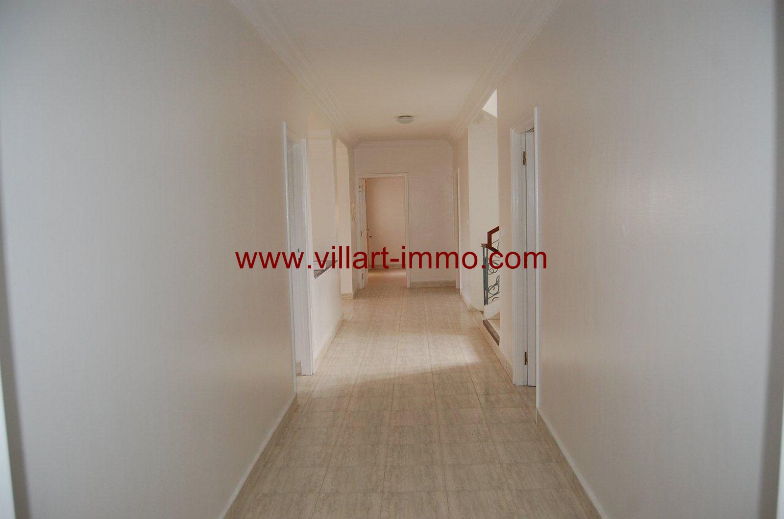 9-location-villa-non-meublee-malabata-tanger-couloir-lv902-villart-immo